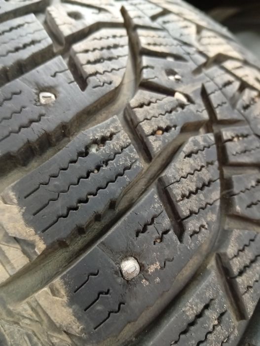 Продам зимние шины bridgestone