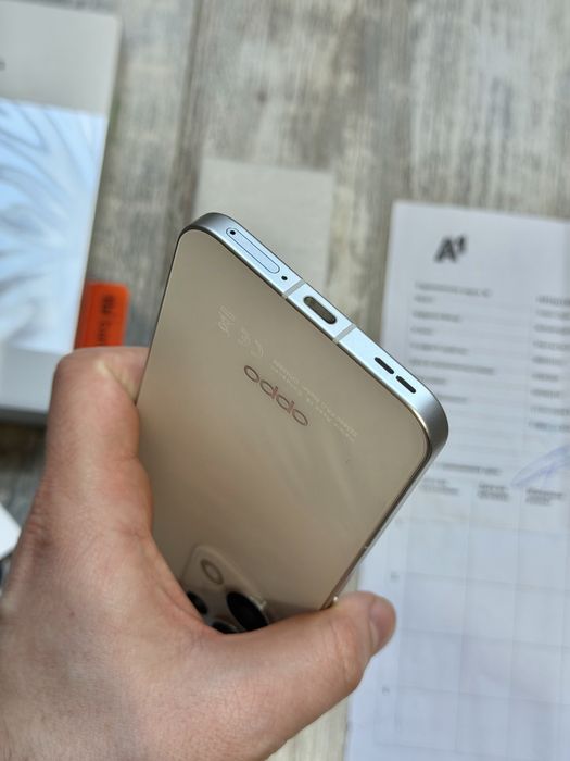 Oppo Reno 13 5G  256 GB 12+12 GB Ram Dual Sim Като Нов Гаранционен