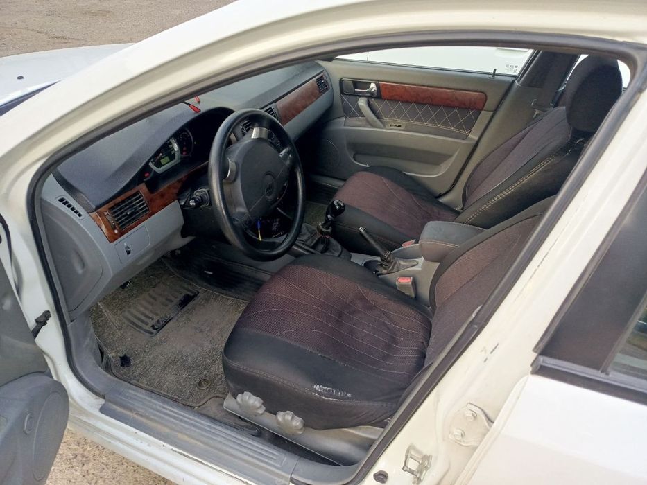 1.8 Lacetti sotiladi