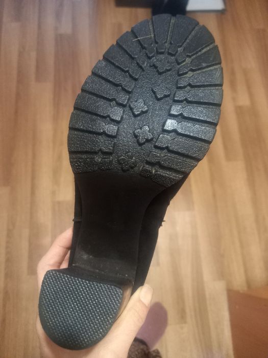 Продам замшевые сапоги