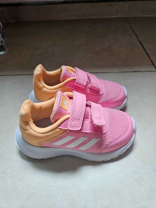 Vând adidasi adidas mărimea 25 copii.