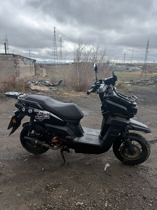 Продаю скутер ..