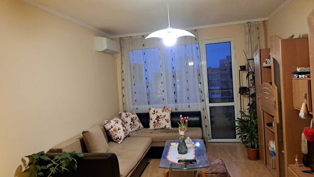 Апартамент 2 стаи и кухня за продажба