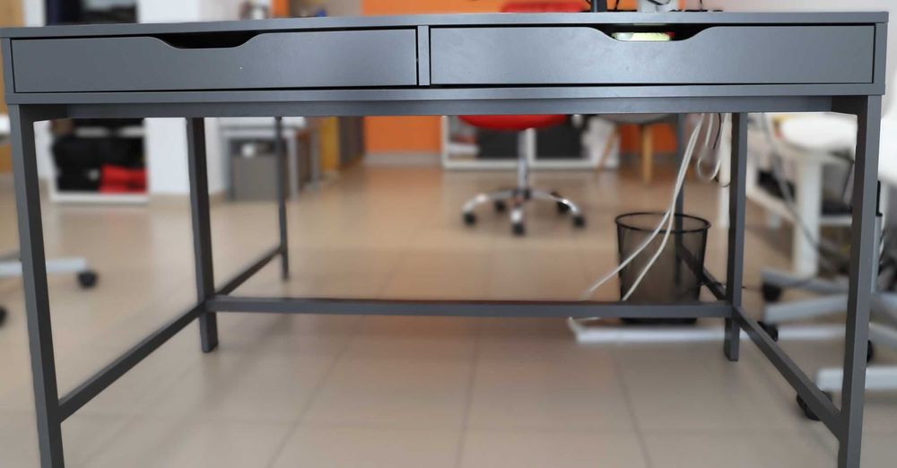 Продавам бюро ALEX /2бр./