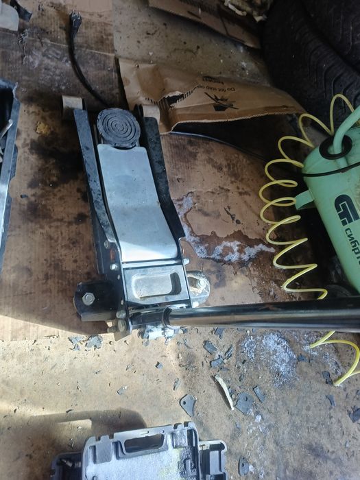 Домкрат подкатной 3тонны