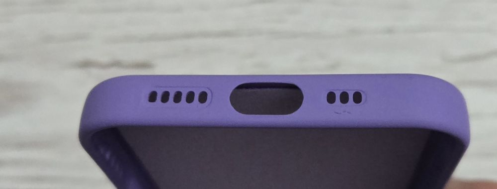 2 carcase si un cablu iPhone