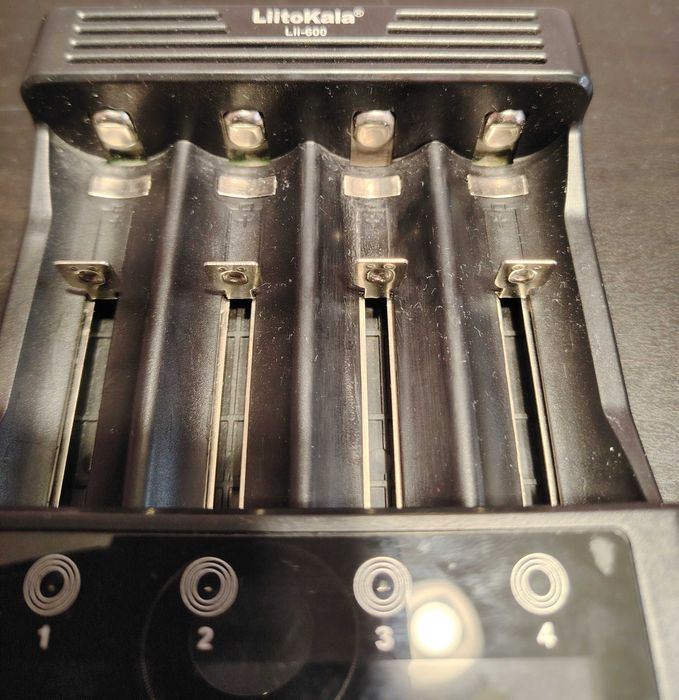 Incarcator tester acumulatori Liitokala LII-600