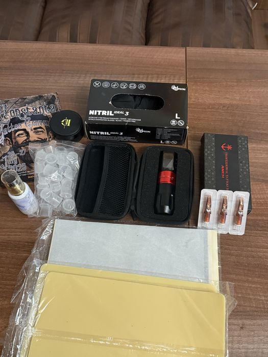 Vand kit pentru tatuat