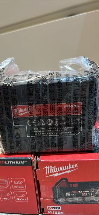 Baterii Milwaukee M18 noi , fabricație 2025 , sigilate , nefolosite