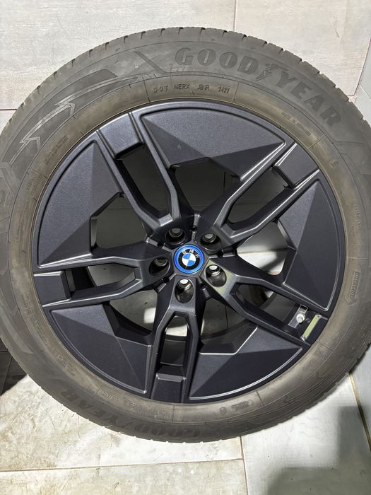 Jante BMW IX I20 AeroDynamic In Frozen Midnight Grey Style 1002 M echipare de iarna R20