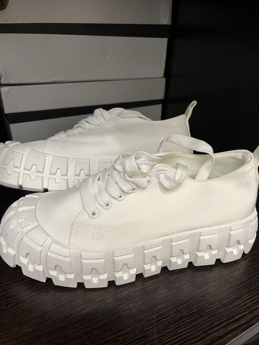 Продам кеды женские