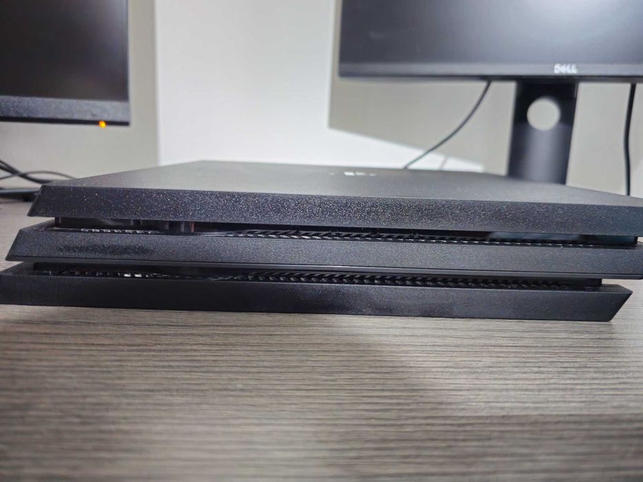 PlayStation 4 pro 1TB + 1бр. джойстик