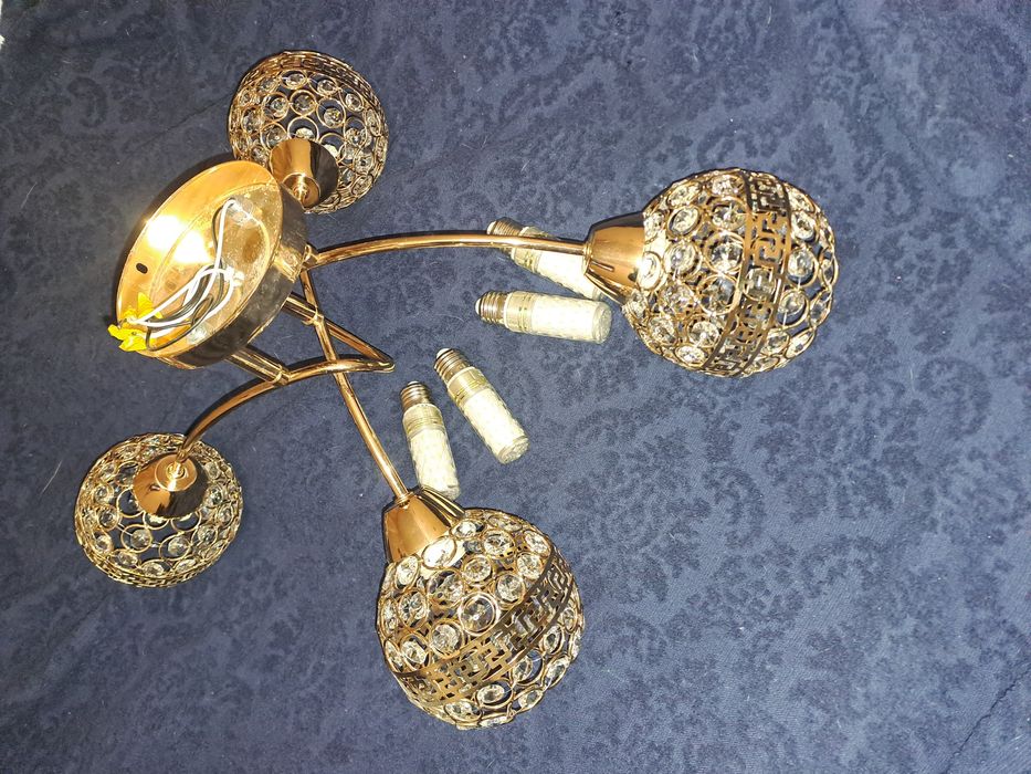 Люстра 4 рожка с лампочками