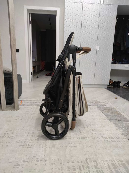 Коляска прогулочная