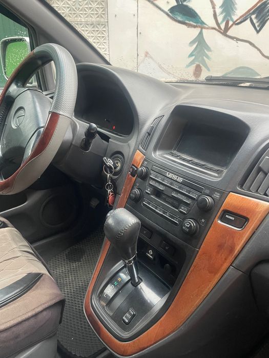 Продам машину Лексус RX300