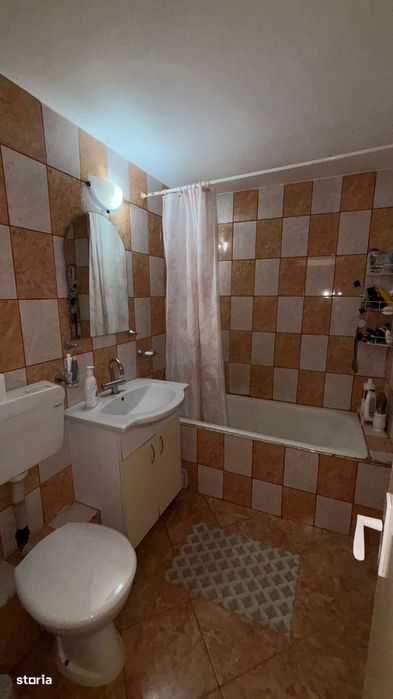 Apartament de vânzare 4 camere in Alba Iulia.