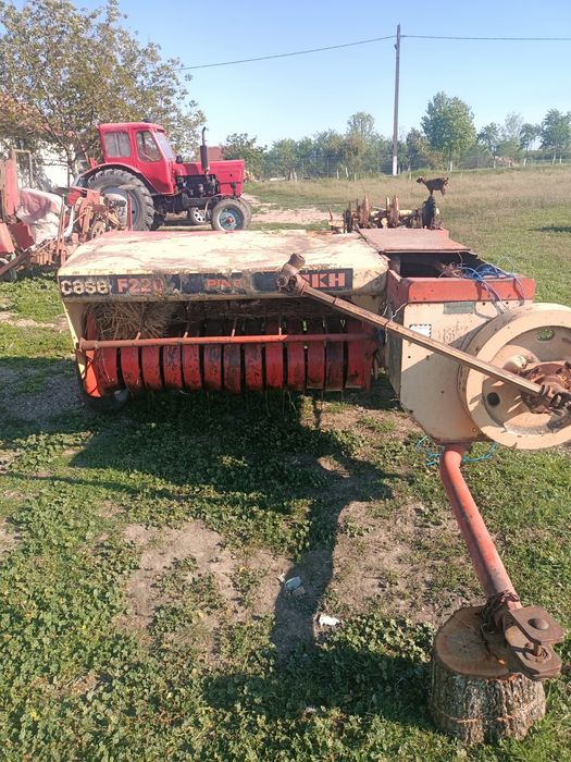 Vând presă de balotat Case F220