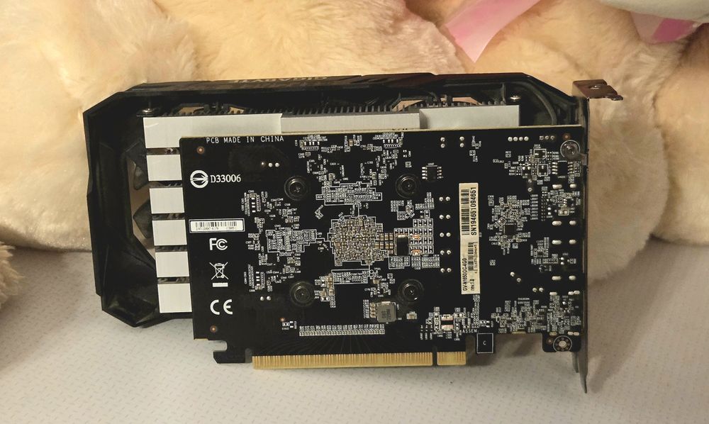 Se oferă spre vanzare placa video GTX 1650 4GB.
