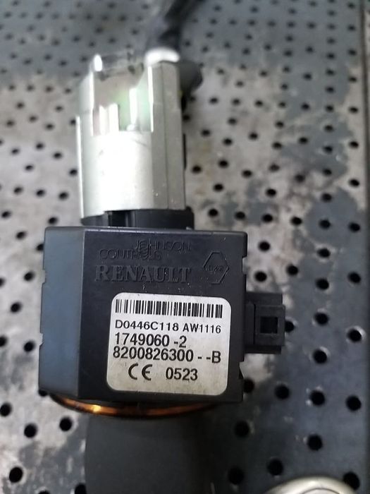 Contact auto cu cheie dacia logan 1 ls 17490602 8200826300b