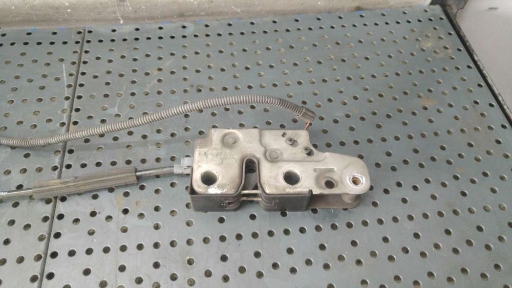 Broasca capota vw golf 5 plus 5m1 521 5m1823503