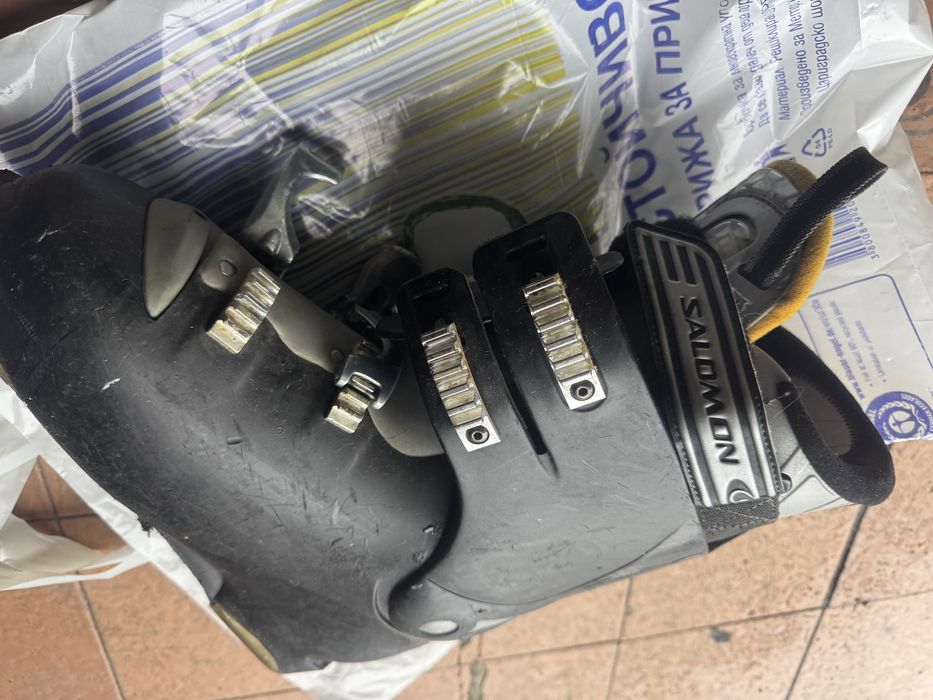 Atomic-ски и автомати и обувки подарък