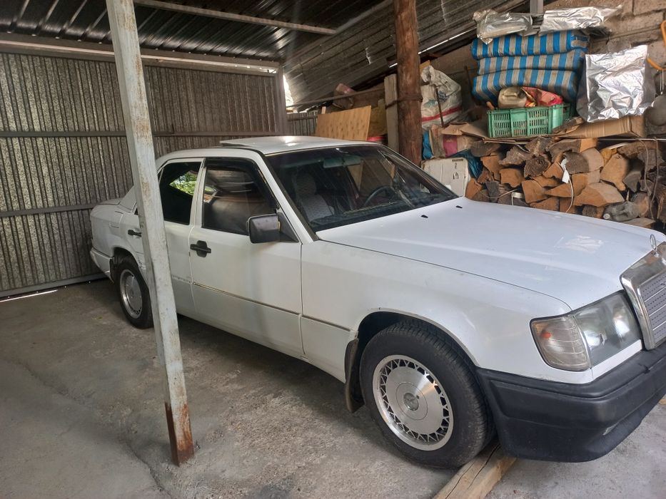 Мерседес  124 / 1991г  / 3 л / автомат