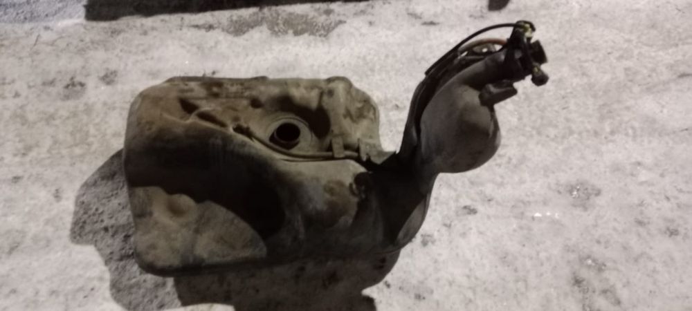 Бензобак на Volkswagen Passat B3, седан (1991 г.)