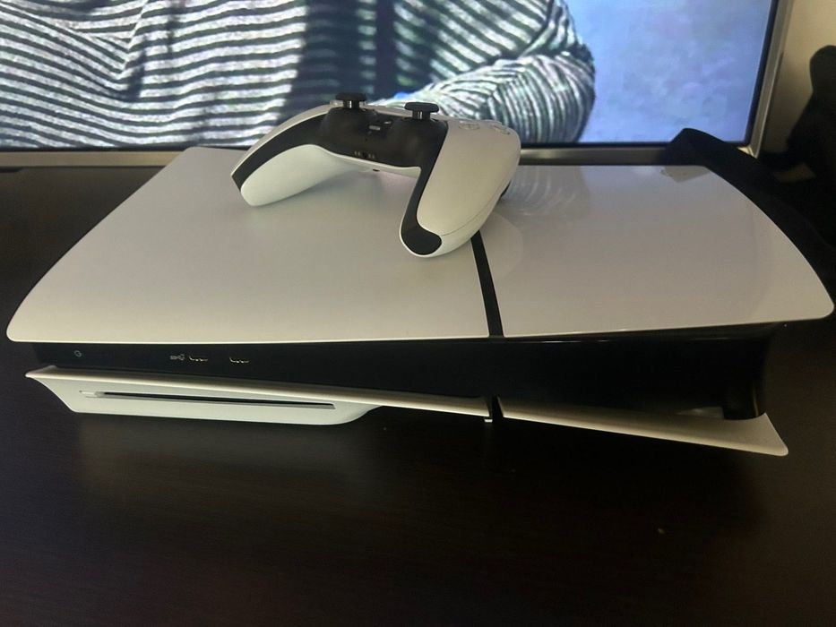 Ps5 slim със контролер