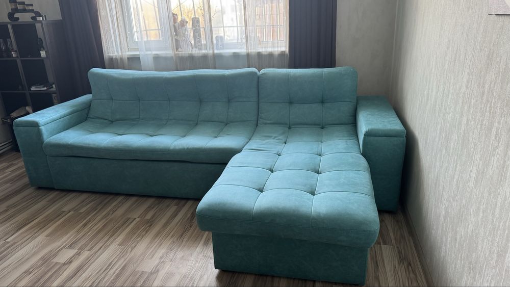 Продам яркий, стильный, угловой диван