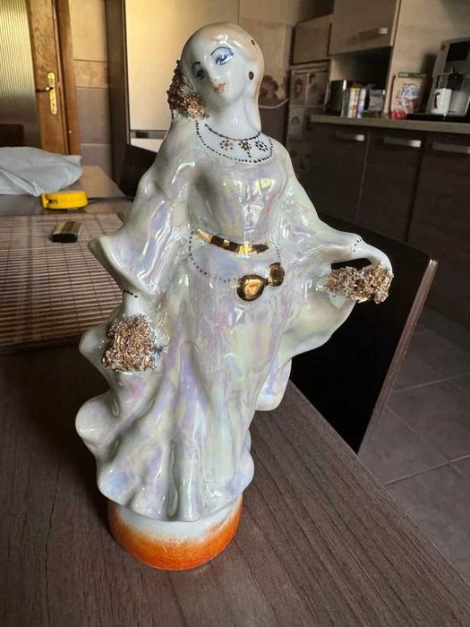 Vechi - Bibelou confectionat din portelan - foarte vechi