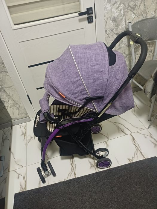 Продаётся фирменный лёгкая коляска