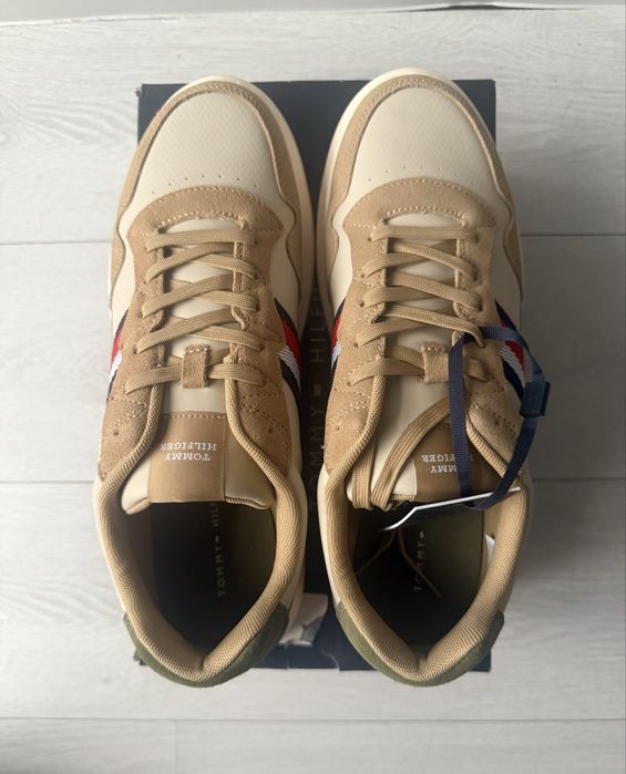 Продам кроссовки Tommy