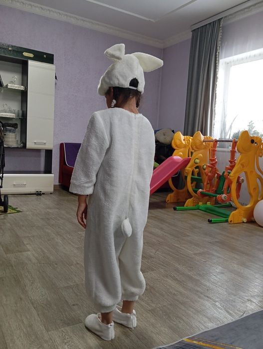 Продам костюм зайца.