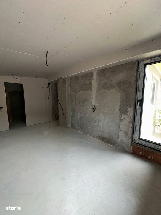 De vanzare casa din caramida  la gri in Roman, zona Episcopiei 135000e