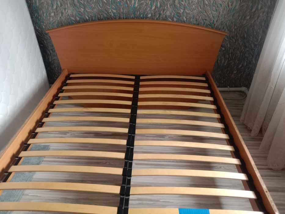 Продам спальный гарнитур