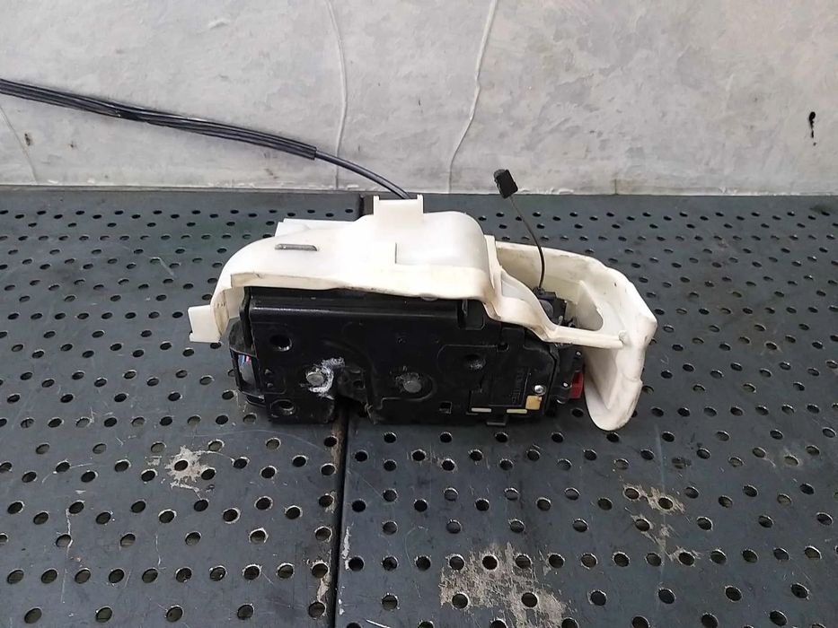 Broasca usa stanga fata vw golf 6 5k