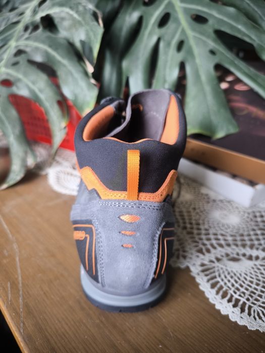 Продаются треккинговые кроссовки Asolo с технологией Gore-Tex.