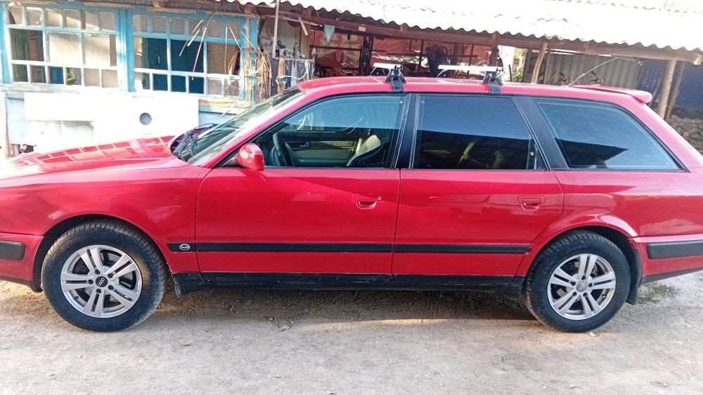 Продаю ауди с4 универсал