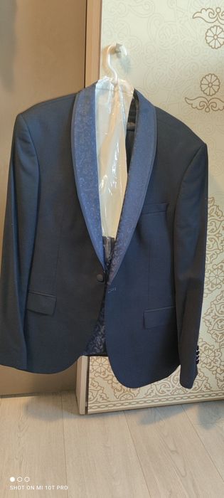 Costum elegant barbatesc