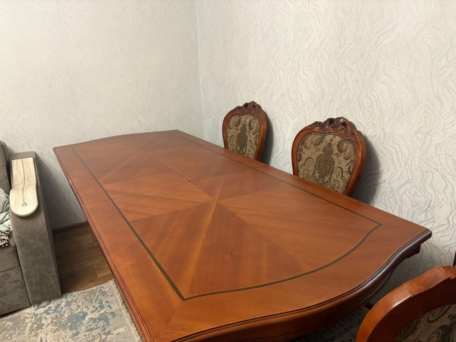 Стол для гостиной