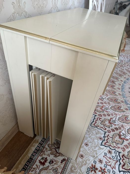 Продам стол со стульями (3 метра раздвигается)