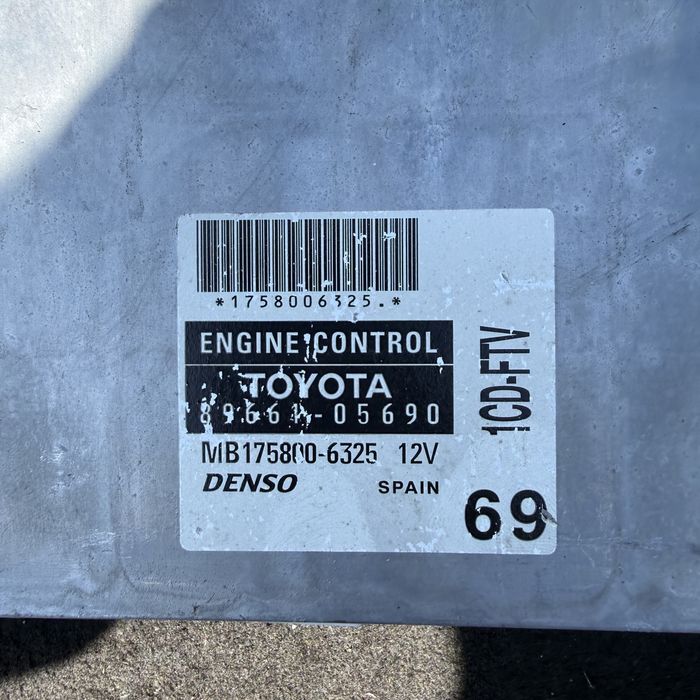 Компютър за управление на двигателя Toyota Avensis 89661-05690