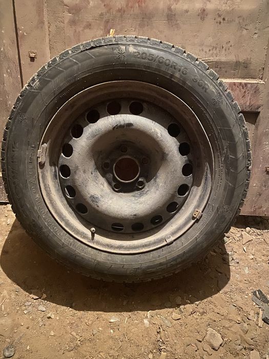 Продам шины с дисками 205.60 R16