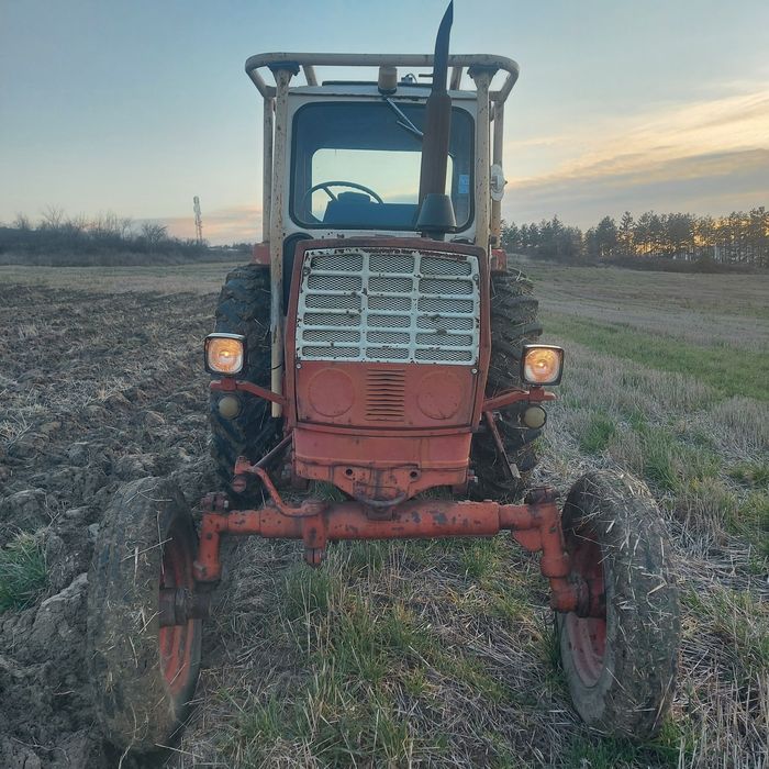 Продавам трактор ЮМЗ