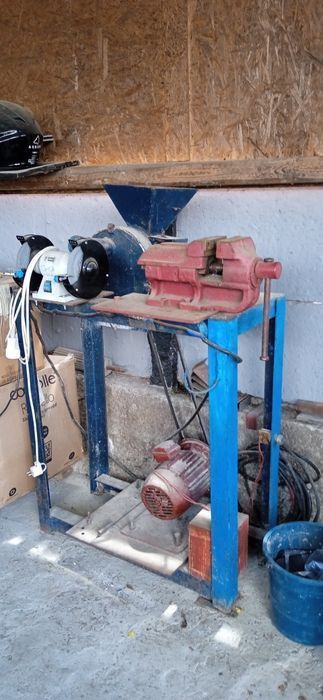 Vind moara pt. măcinat porumb