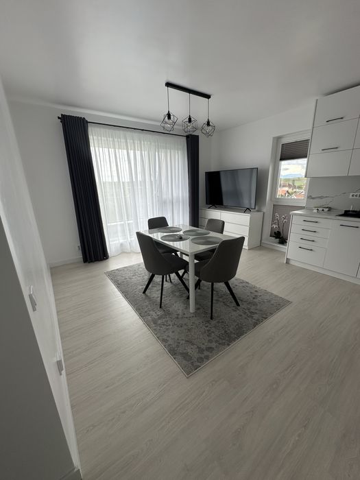 Vând apartament cu 3 camere