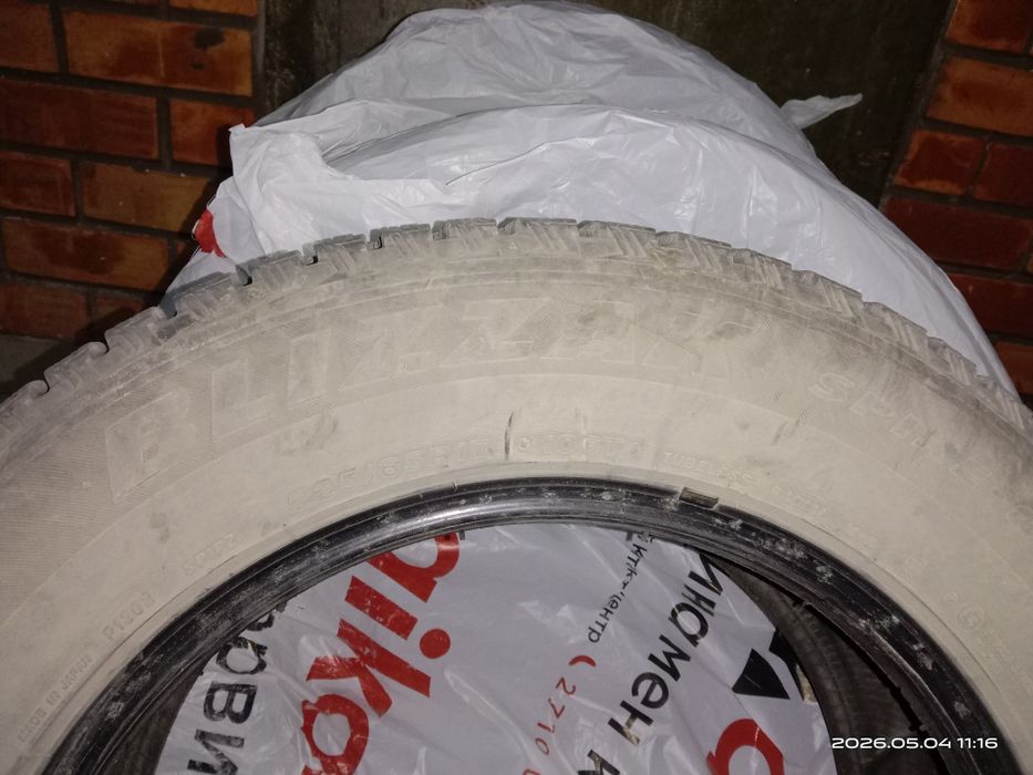 Продам зимние шины BRIDGESTONE
