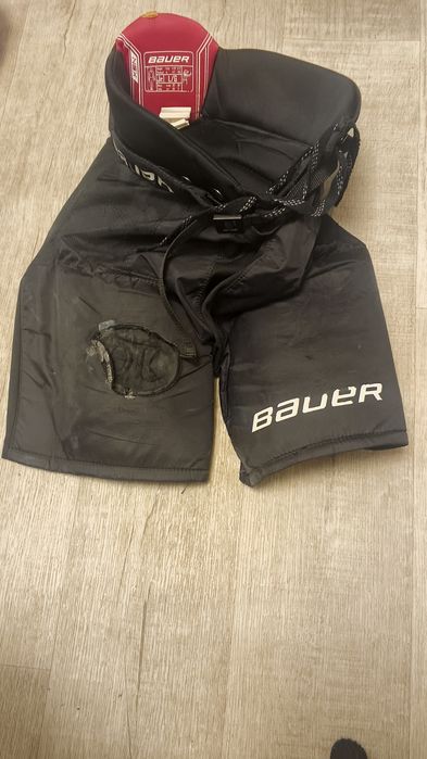 Хоккейные шорты Bauer.