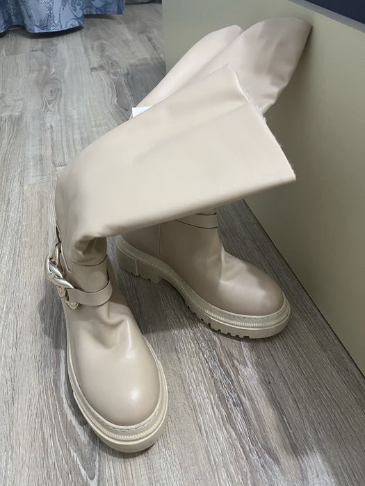 Сапоги 5000 тг новые