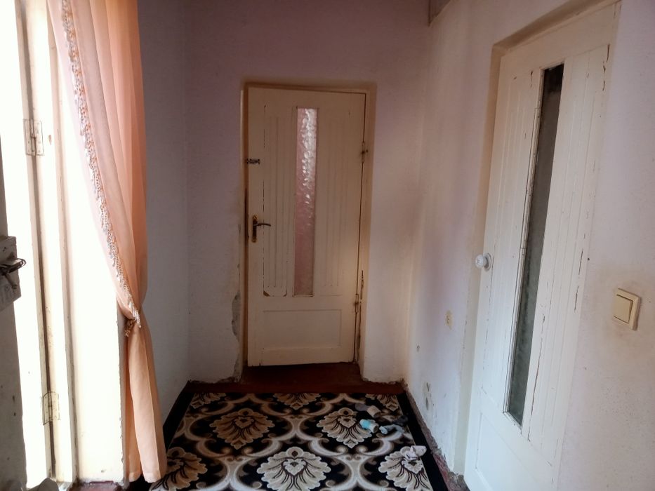 Hovli sotiladi srochni